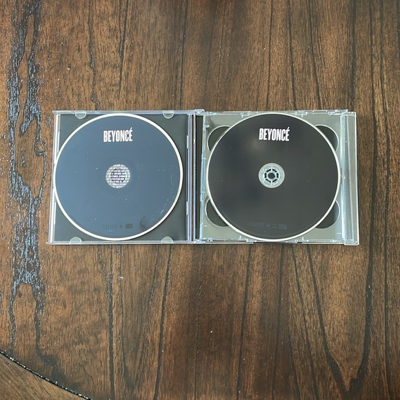 EUC Beyoncé Self-Titled CD/DVD Released 2014 & nominated for 5 Grammy’s in 2015 - Picture 9 of 12